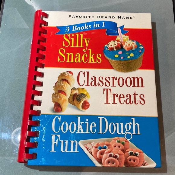 Kid’s cookbook - Picture 1 of 8
